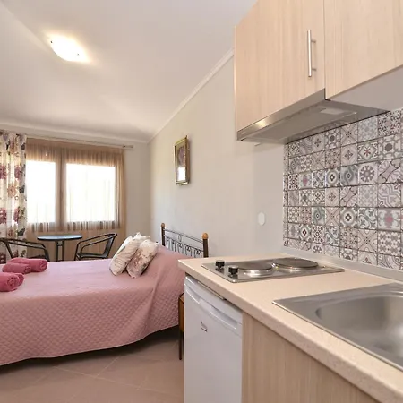 Corner House * Leptokaria