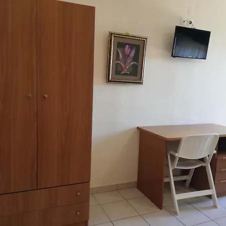 Corner House Apartment *