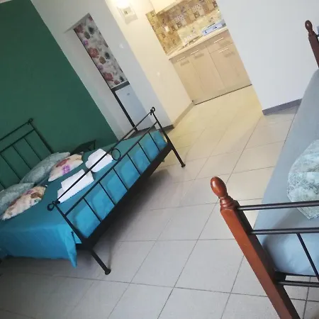 Corner House Apartment *